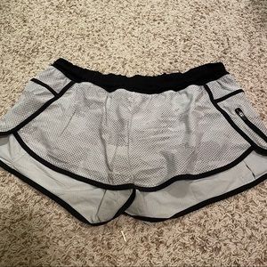 LULULEMON TRACKER SHORTS - Low Rise 4in